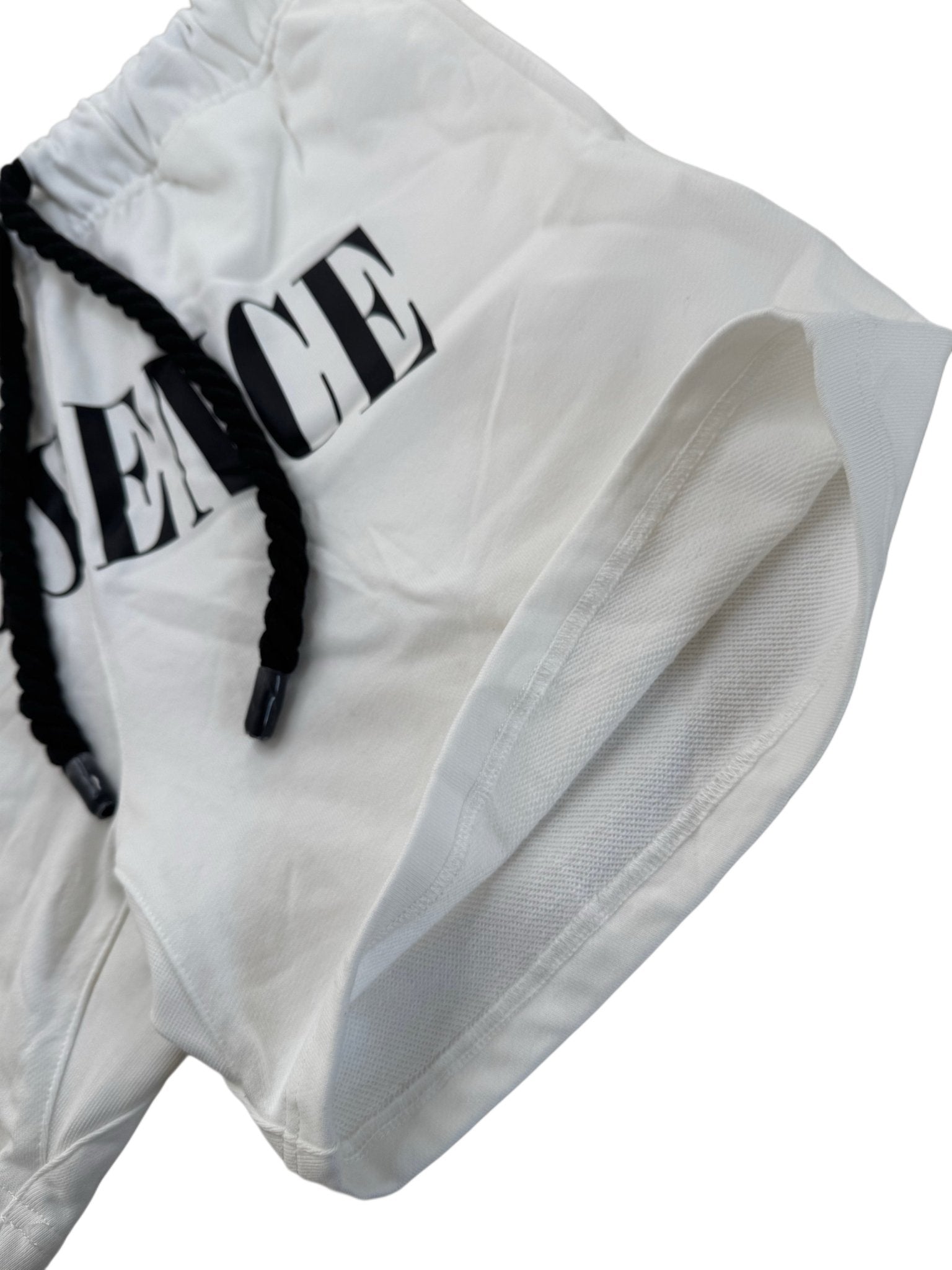 L'ESSENCE Customized White Shorts With Thick Drawstrings. - L'ESSENCEL'ESSENCE Customized White Shorts With Thick Drawstrings.